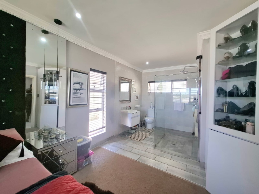 5 Bedroom Property for Sale in Gonubie Eastern Cape